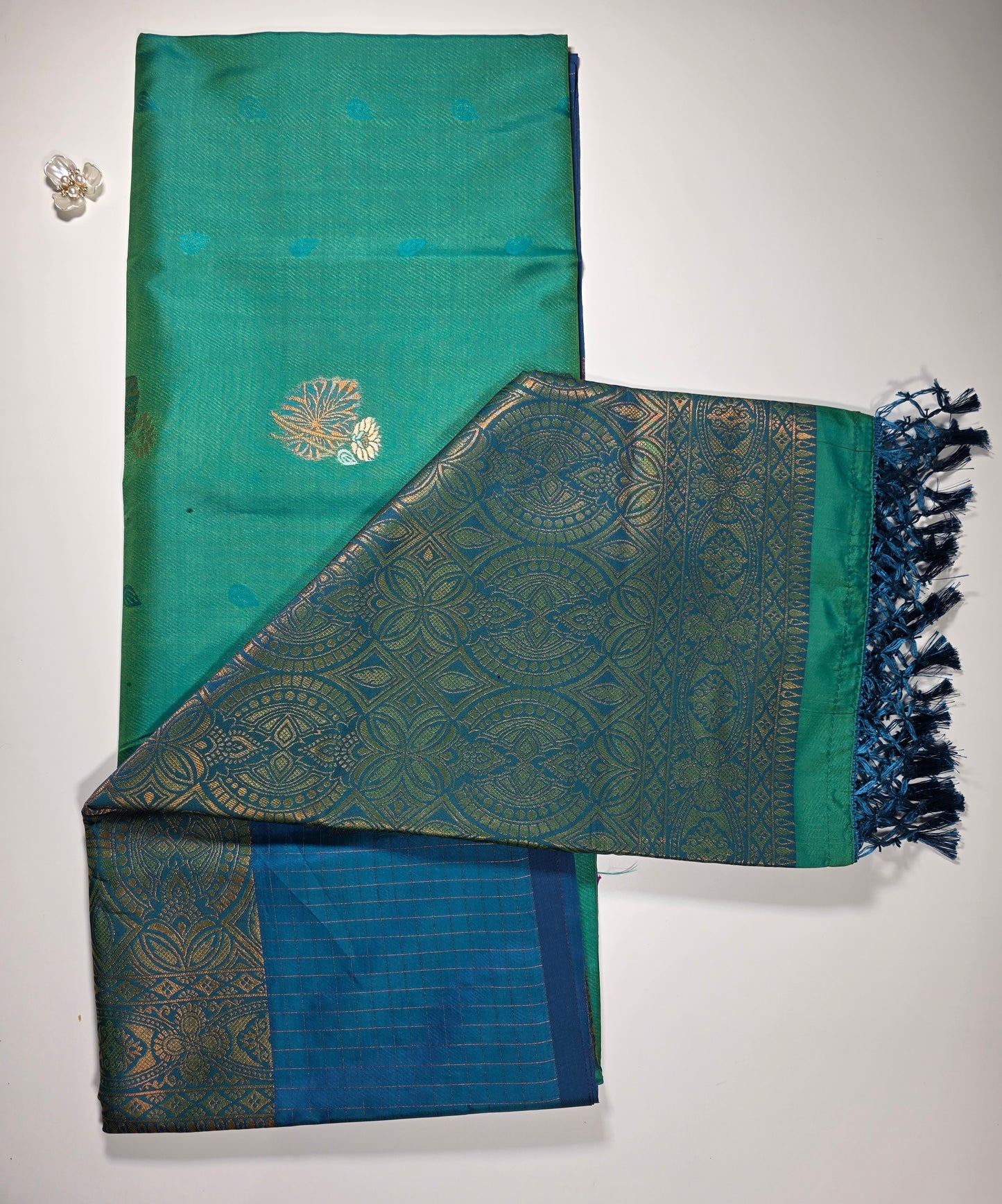 Exquisite Dual-Tone Soft Silk Saree in Peacock Blue and Emerald Green with Zari Floral Motifs
