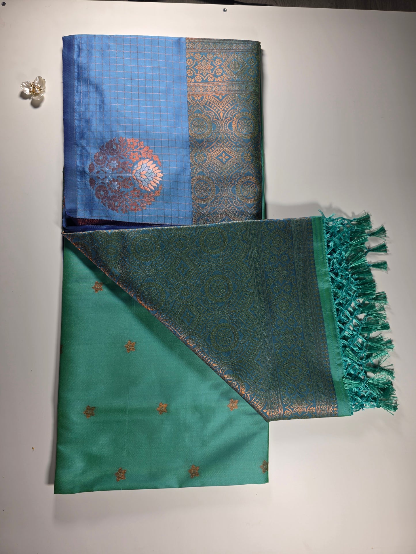 Elegant Dual-Tone Soft Silk Saree in Steel Blue and Aqua Green with Contrasting Zari Weave and Floral Motifs