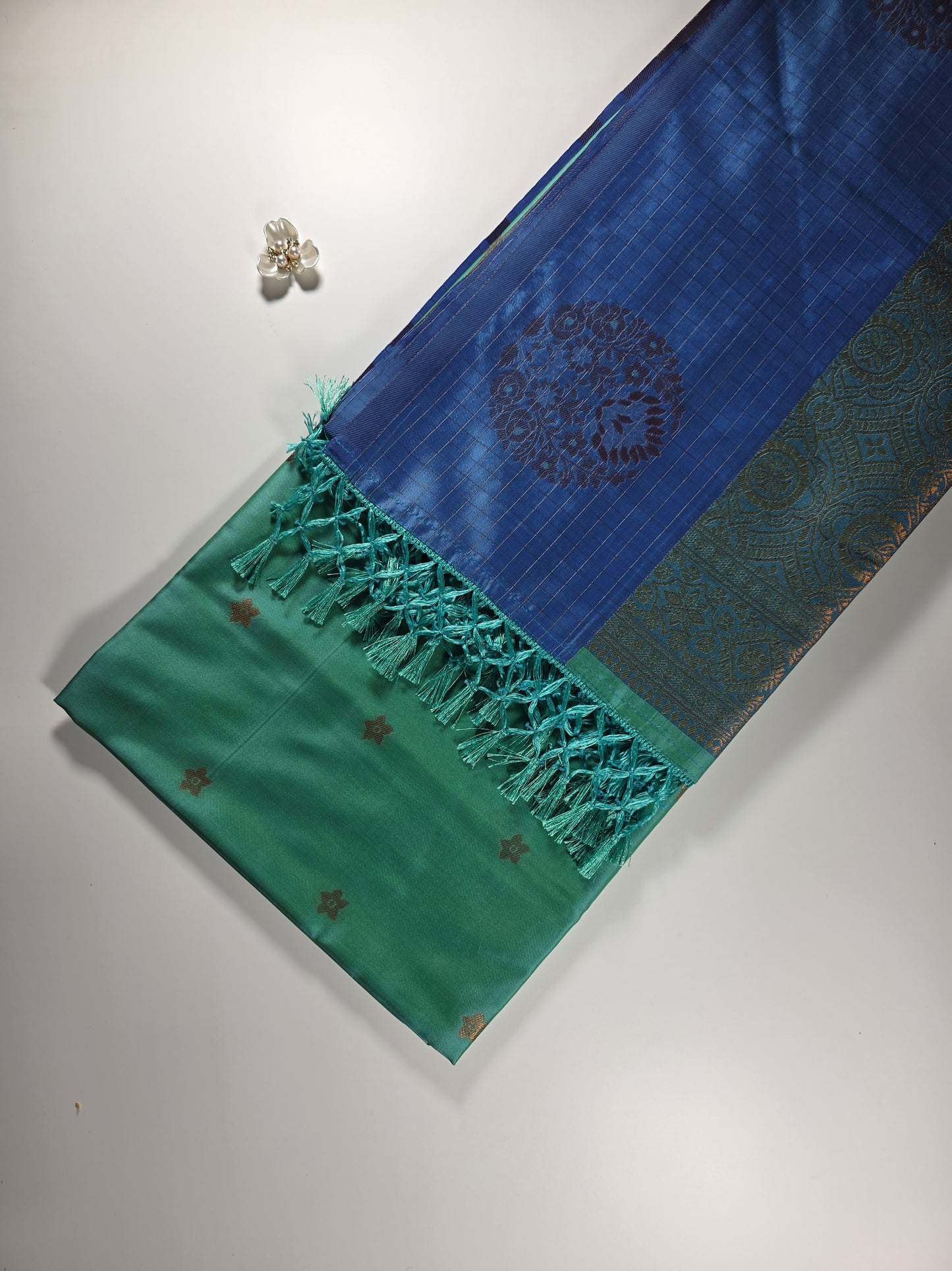 Elegant Dual-Tone Soft Silk Saree in Steel Blue and Aqua Green with Contrasting Zari Weave and Floral Motifs